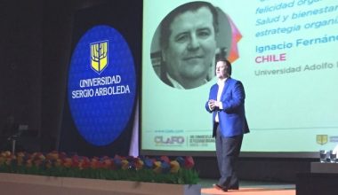 Ignacio Fernández de Psicología UAI expuso en Congreso Latinoamericano de Felicidad Organizacional